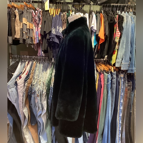 Vintage 1960’s Beaver Green Short coat - Picture 2 of 5